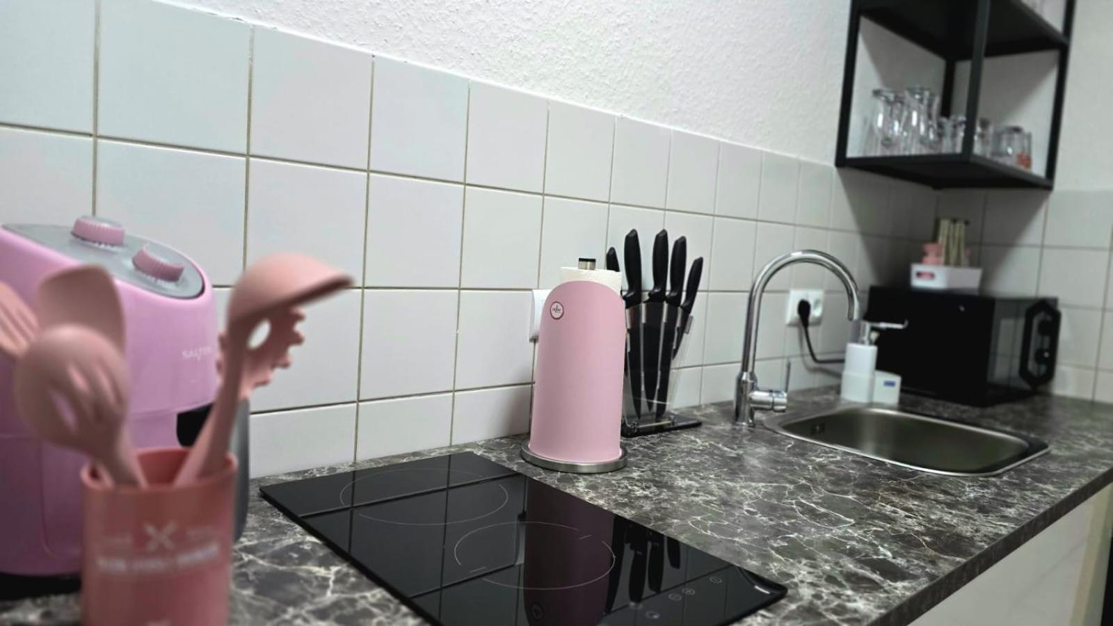 Happy Homes Pink - Up To 5 - Kueche - W-Lan - Netflix - Honig - Badewanne Nidda Eksteriør billede