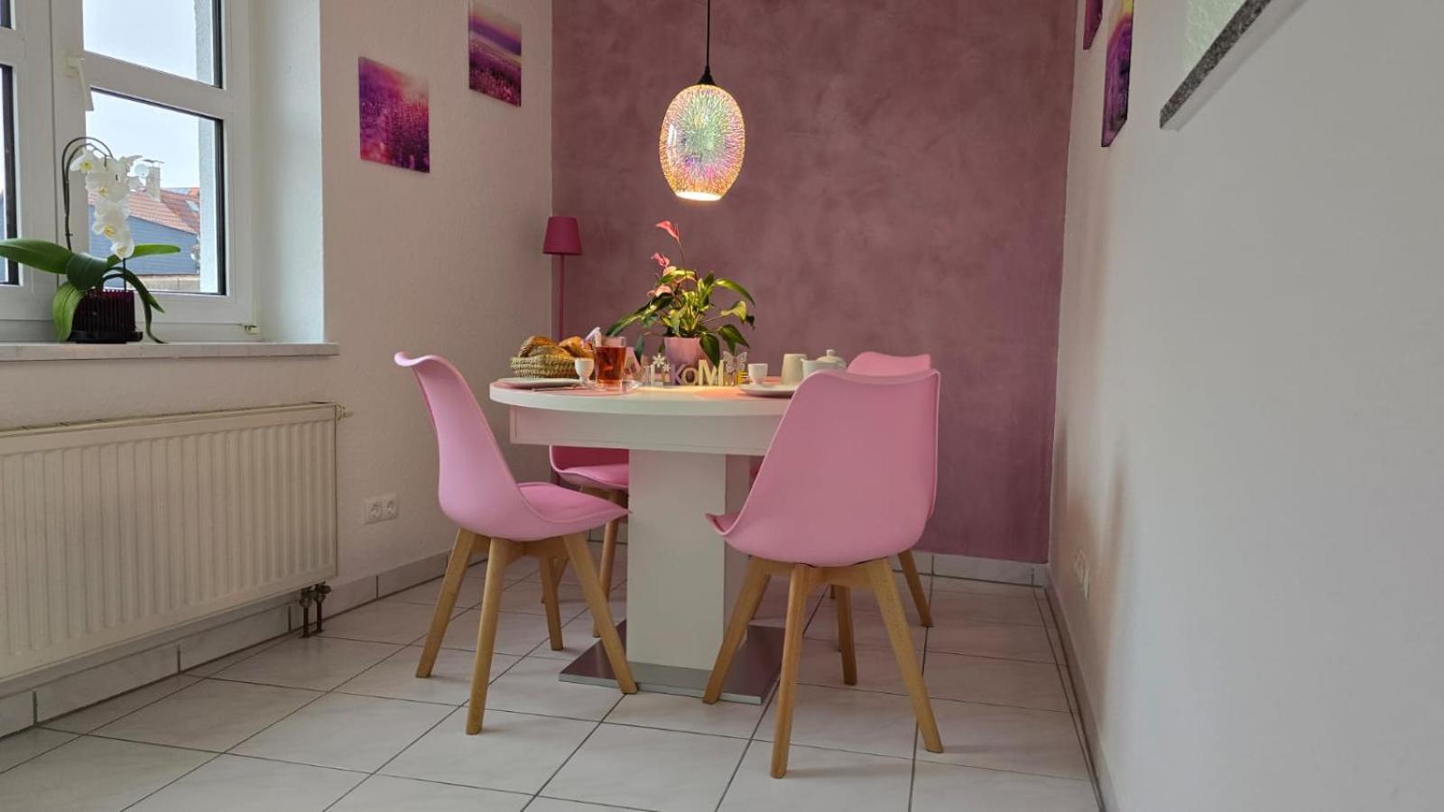 Happy Homes Pink - Up To 5 - Kueche - W-Lan - Netflix - Honig - Badewanne Nidda Eksteriør billede